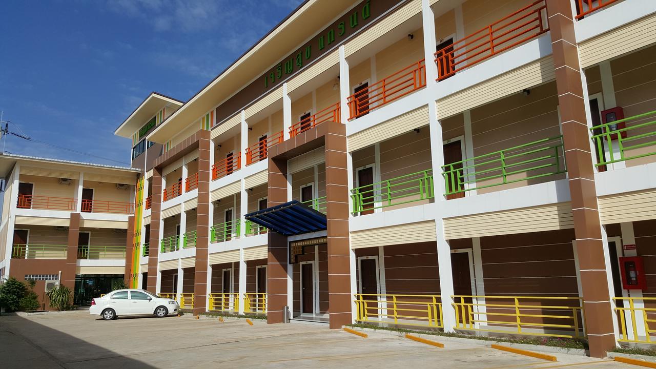 Charoensuk Grand Hotel Kabin Buri Bagian luar foto