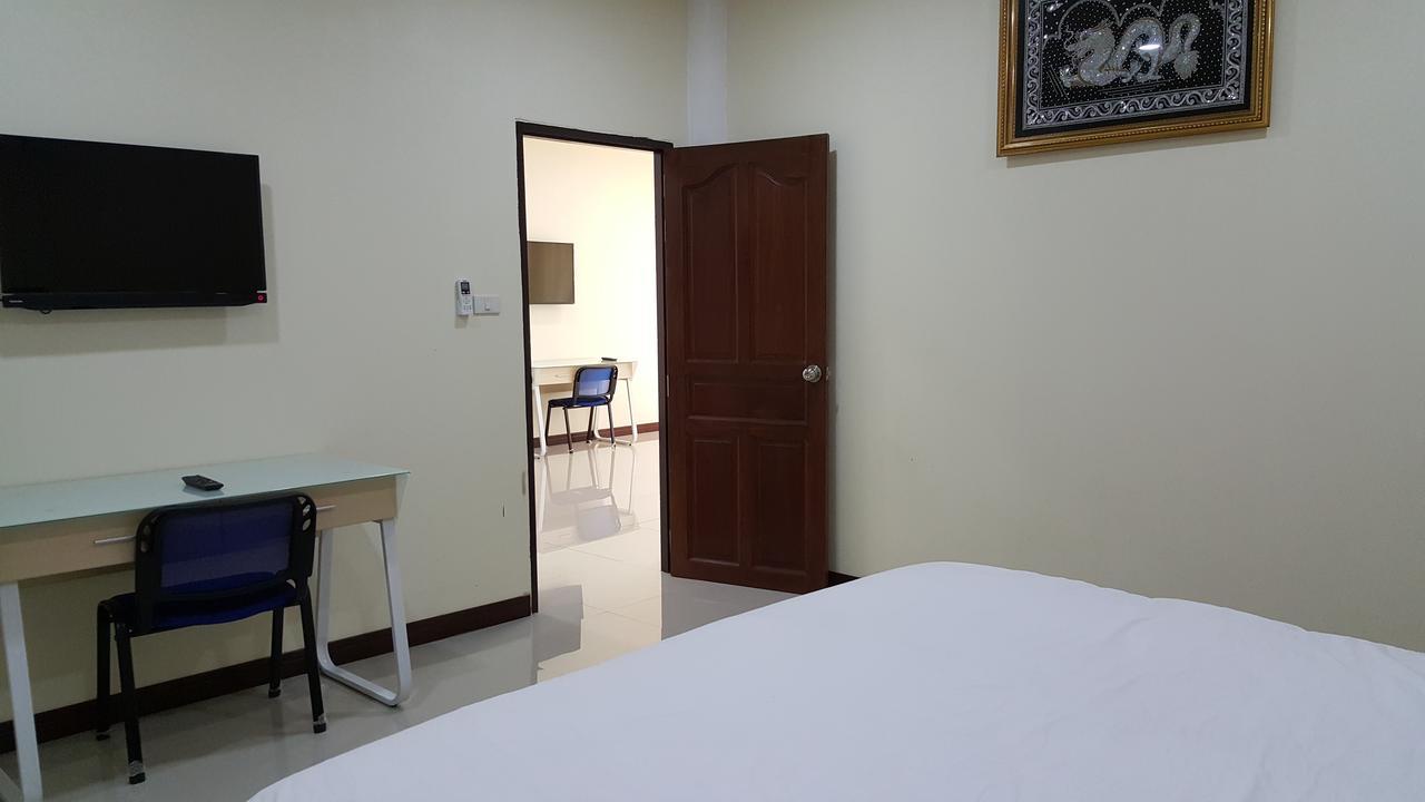 Charoensuk Grand Hotel Kabin Buri Bagian luar foto