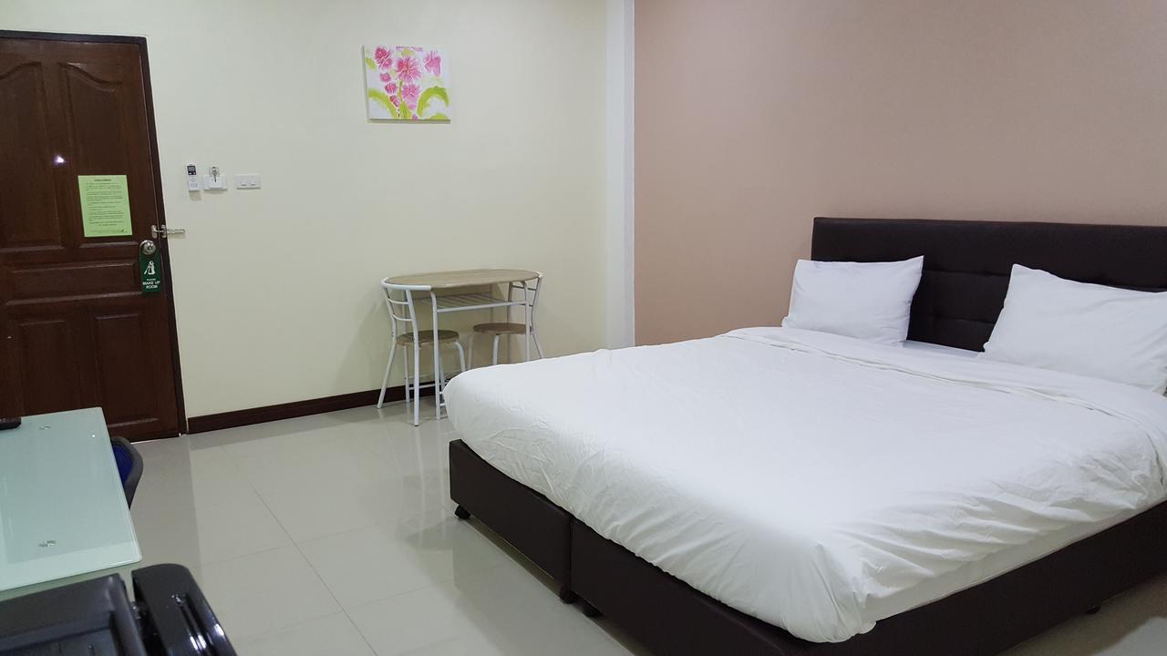 Charoensuk Grand Hotel Kabin Buri Bagian luar foto
