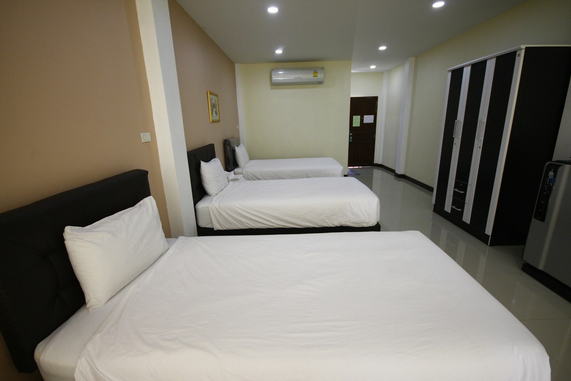 Charoensuk Grand Hotel Kabin Buri Bagian luar foto