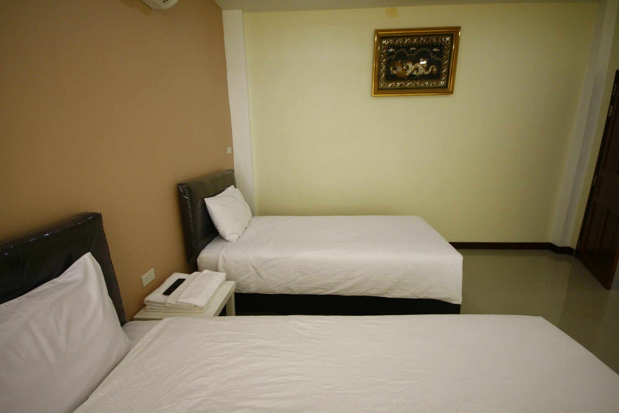 Charoensuk Grand Hotel Kabin Buri Bagian luar foto